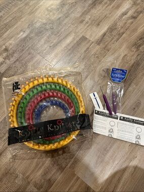 Knifty Knitter Round Loom Set in Yellow, Green, Red, Blue with extra hook